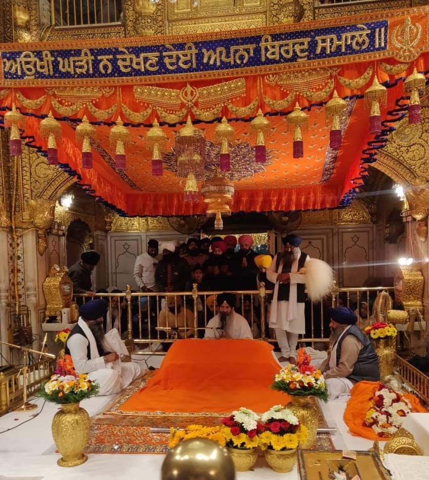 ਅਉਖੀ ਘੜੀ ਨ ਦੇਖਣ ਦੇਈ ਅਪਨਾ ਬਿਰਦੁ ਸਮਾਲੇ ॥ He does not let His devotees see the difficult times; this is His innate nature. Dhan Guru Ramdas 🙏🙏