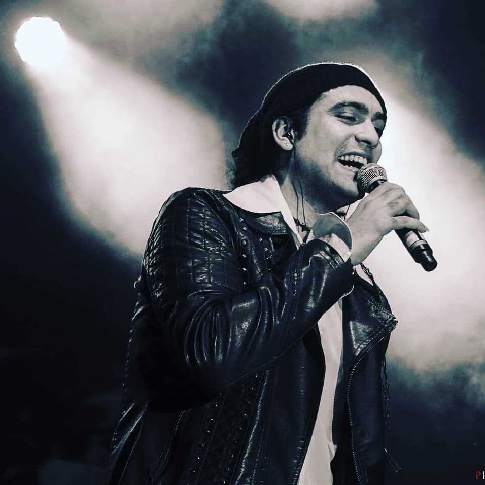 Jubinautiyalfc_'s tweet photo. “One good thing about music, when it hits you, you feel no pain.” 
🤗🤗💓🙏
#aayushphotographyy
@JubinNautiyal #aakshank2k19
 #JubinNautiyalMusic #BollywoodSinger #GrowingStar #JubinNautiyalFc #Acoustics #Guita #Vida https://t.co/5ZcMOHk1JU