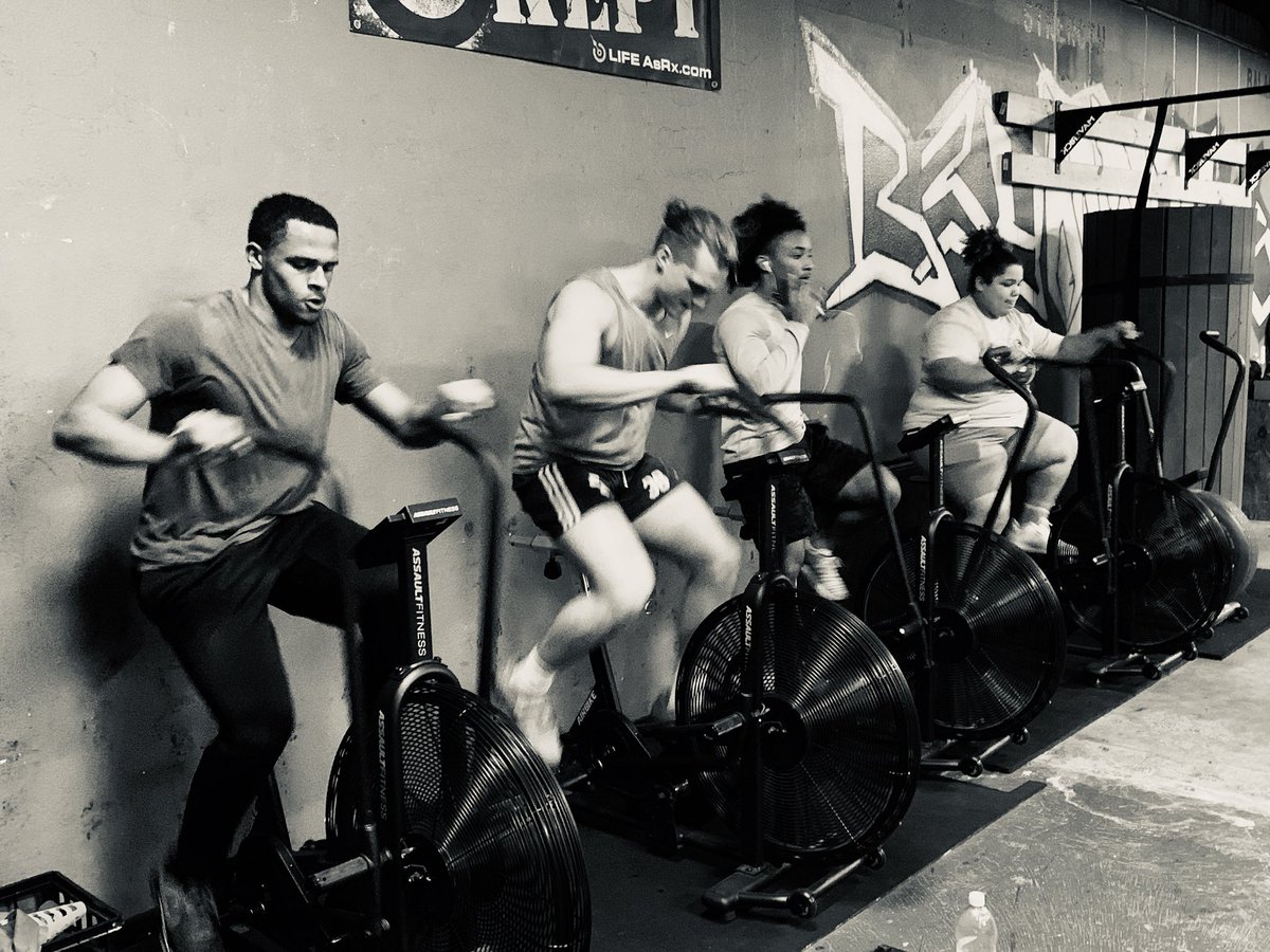 beyondlimitssc's tweet photo. @teztaztic @ElijahD70448640 @whostaylorr &amp; Alyssa Arnold all getting it in on a Spring break! #fitness #cantstopwontstop #grinders #EarnedNotGiven @copperascoveisd https://t.co/6Z7l5WySNn