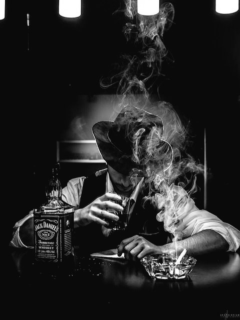 Rayssacv2's tweet photo. "O pedido que eu fiz a ele, amanhã vai realizar, na virada do tambor, Exu das Almas vou louvar..." 🎶
#ECDSC 🖤🎩 https://t.co/hMzXcc2jBE