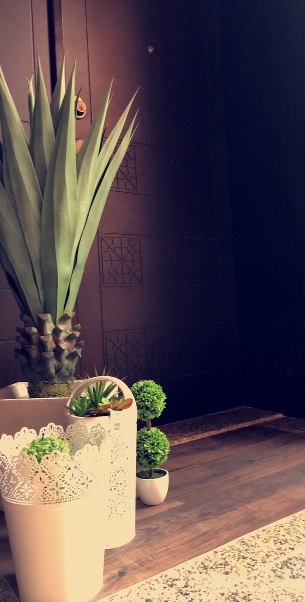 إنَّ الحُبَّ رزق
وإنك لا تعرفُ في أي قلبٍ رزقك "!

رزقك آتٍ!
فالحب رزق ، والفرح رزق
والعافية رزق ، وعائلتك رزق
والتوفيق رزق، وصديقك رزق .

لا تسألوا الأرزاق إلاّ من الرزّاق سبحانه وتعالي .