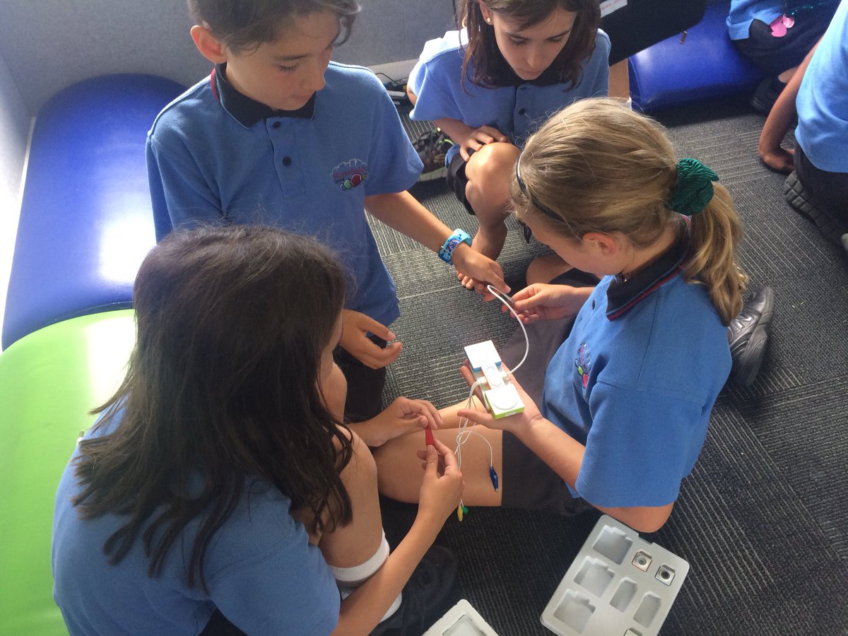naomi_toland's tweet photo. Digital excitement this afternoon during sandpit time to build knowledge with our new tools @StonefieldsSch #collaborate #challengechangecreate https://t.co/1l0vVWtqNY