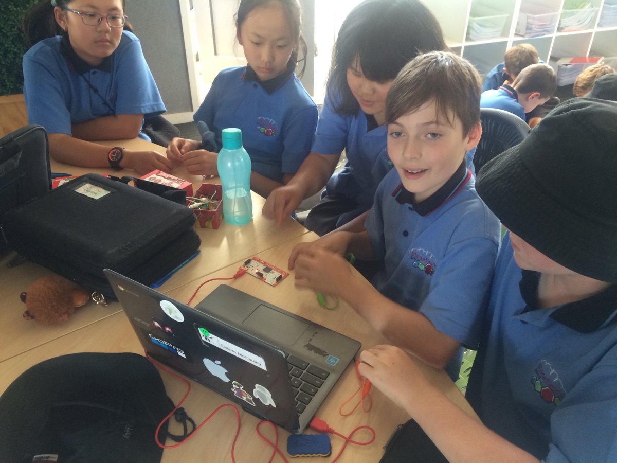 naomi_toland's tweet photo. Digital excitement this afternoon during sandpit time to build knowledge with our new tools @StonefieldsSch #collaborate #challengechangecreate https://t.co/1l0vVWtqNY