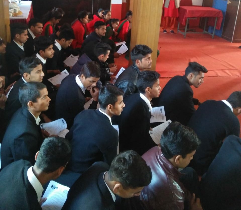 Youthbolpoll's tweet photo. #YouthBol is in #HimachalPradesh this week with our partner #ISRD. We're so excited to be traveling across India to meet the youth of the country & ensure that their health concerns reach the government through the #YouthBol poll.
Visit https://t.co/n5Eh4oblmV to participate. https://t.co/JZq7aG0iG2