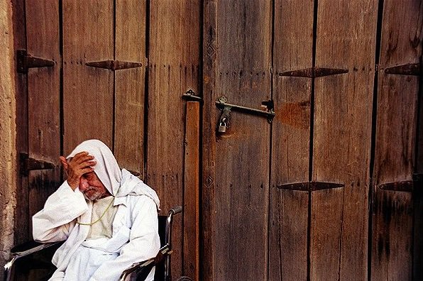 " في الجنة .. 
ستشعر بتفاهة ذلك الهم الذي استولى على قلبك في الدنيا ..
وعندما تقف عند باب قصرك، وتنظر لمساحاته الهائلة، وأنواره المشعَّة .. ستعلم يقيناً أن الدنيا .. كل الدنيا .. لا تساوي شيئا !! (م) ..

صباحكم روح وريحان، ورضا الكريم المنان ..

#جماليات
#صباح_الثلاثاء