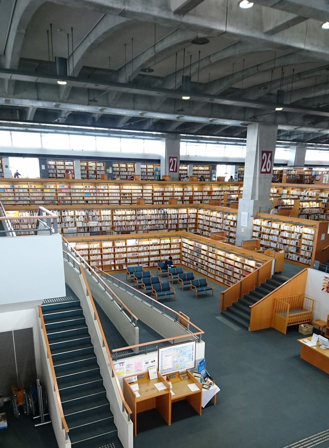 幣束 Twitterren 十日町情報館 新潟県十日町市の図書館 日本の美しい図書館の一つで平成11年の完成 素晴らしい建築と配置です 映画図書館 戦争のロケ地になったそうだがそちらは未見 前から来たかったのでようやく来れました 事務所