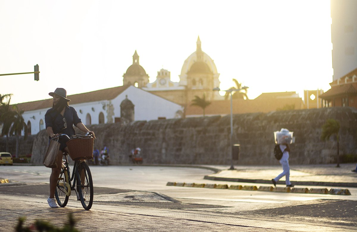 thisiscartagena's tweet photo. Historic City Bike Tour! You only need to bring a good physical condition and your best attitude. Of course we give you an amazing sunset, the best company, a tour guide and a colorful bike👉 https://t.co/uWTou6m85D 🚴‍🚵‍ #ThisIsCartagena #CartagenaDeIndias. https://t.co/3lqLK1rBfz