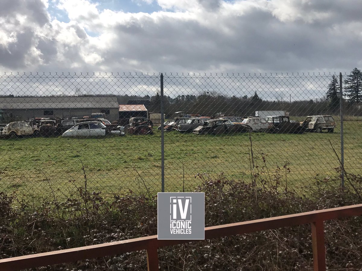 iconicvehicles's tweet photo. Treasure everywhere! #scrapyard #classiccars https://t.co/tnG1zrmBwV