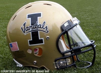 straly's tweet photo. Proud to say that I am now a VANDAL!! Thank you @CoachJDJohnson @CoachSJOliver @CoachCink and @VandalFootball , excited to get started !!! #GoVandals #RingTheBell #JucoProduct https://t.co/WSd21kBXs2