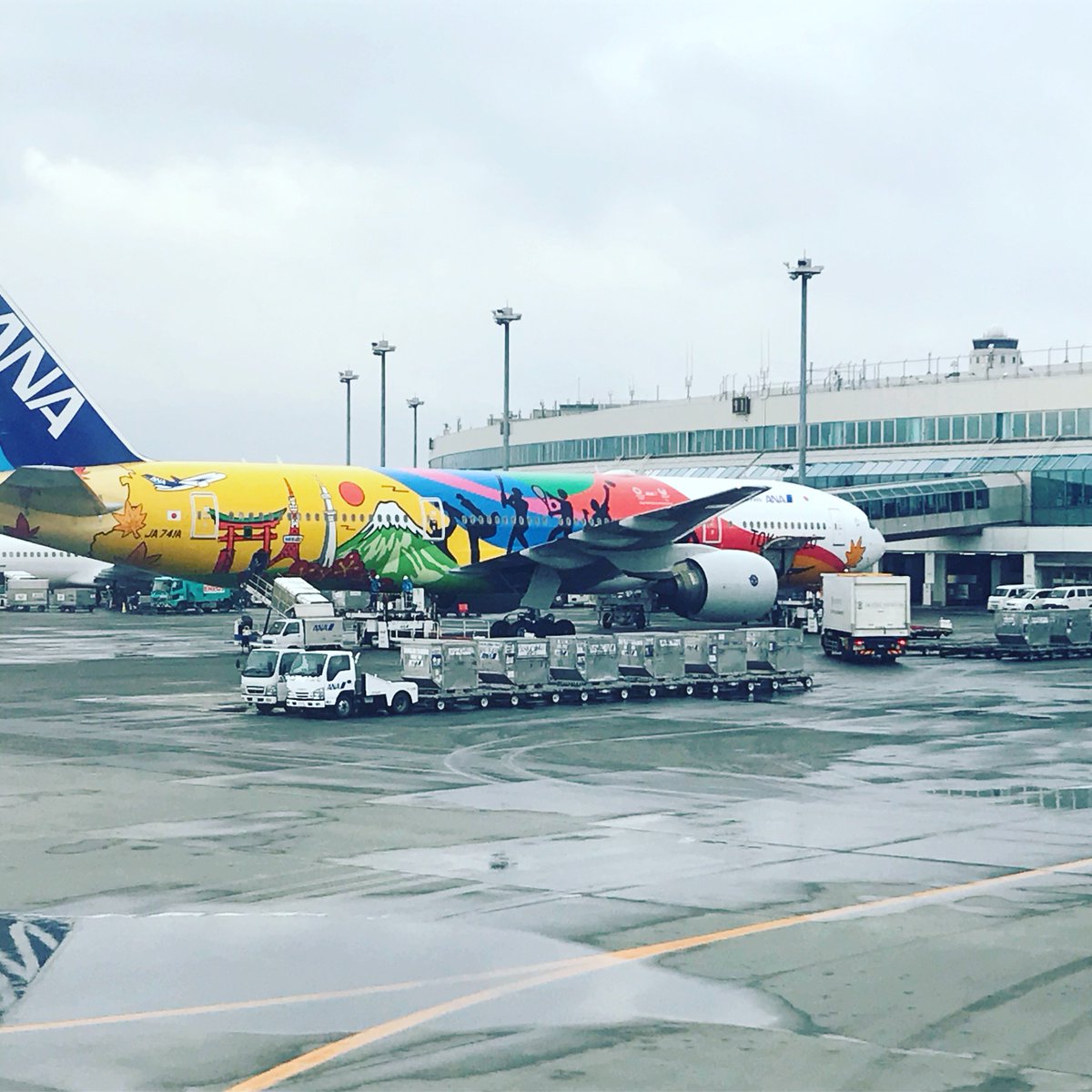 0harun630's tweet photo. ANA Olympic version ✈︎✨。
#ana
#olympic
#airline
#cts https://t.co/UKkNIQoT9U