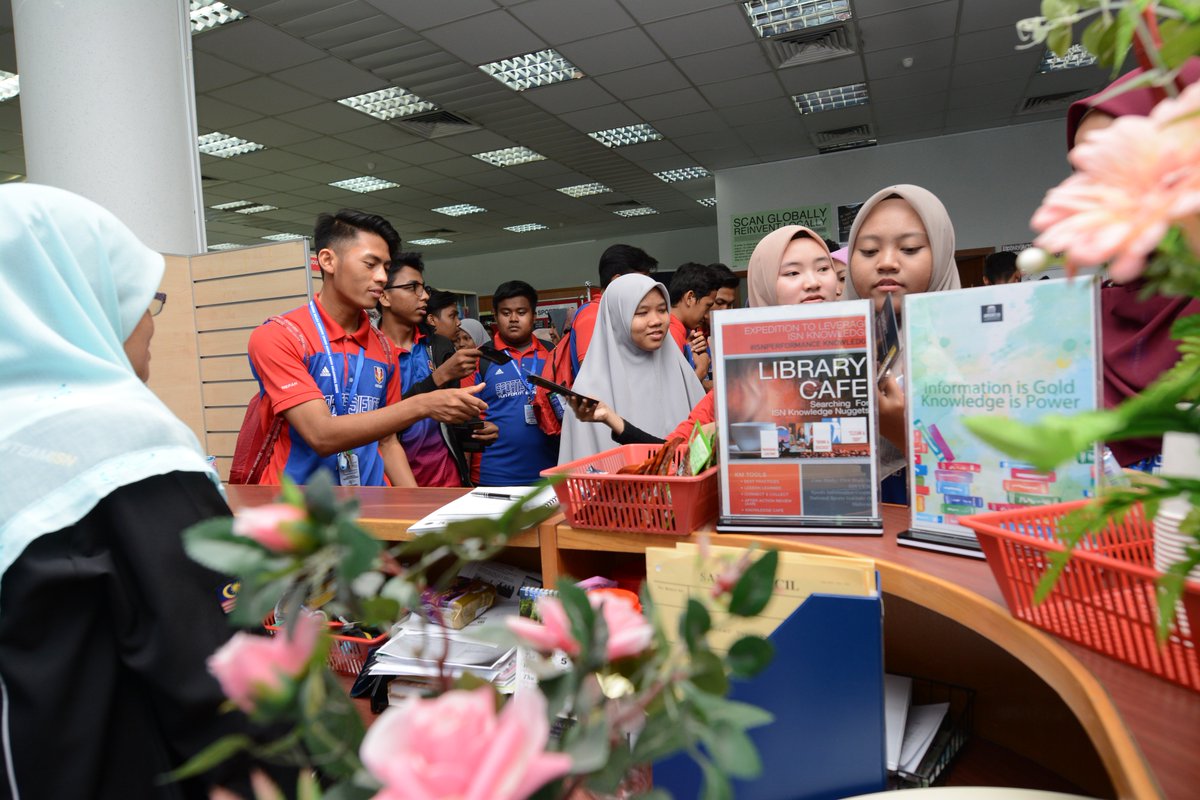 isnmalaysia's tweet photo. Selamat datang ke ISN! Terima kasih kepada para guru dan pelajar Sekolah Abdul Rahman Putra Sabak Bernam yang sudi berkunjung ke ISN, Bukit Jalil! #TeamISN #WhereSportMeetsScience https://t.co/0ZyCVvPpuo