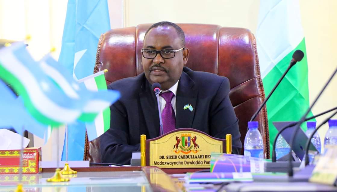 StateHousePunt's tweet photo. Madaxweynaha Dowladda Puntland @deni_abdullahi  ayaa maanta si rasmiya u daahfuray Shirka jihaynta Siyaasada Xukuumadda Cusub ee Dowladda Puntland.
Waxaa kasoo qaybgalay Shirka Madaxweyne Ku xigeenka Ahmed Elmi Osman iyo Dhamaan Golaha Wasiirada ee Puntland.
#TiigsiIyoTayeyn https://t.co/eraOaorT2U