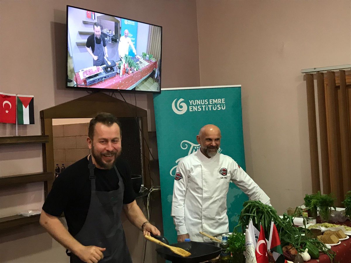 yeeorgtr's tweet photo. #Göbeklitepe yılı kapsamında buğdayın 13 bin yıllık yolculuğunu dünya ile paylaşıyoruz. Tulkarim’deki Filistin Teknik Üniversitesi Gastronomi Bölümünde şef @omurakkor’un sunumuyla #Türkmutfağı kültürü ve tarihinin konuşulduğu atölye çalışması gerçekleşiyor. #HistoricalPointZero https://t.co/bMPK0RppL4