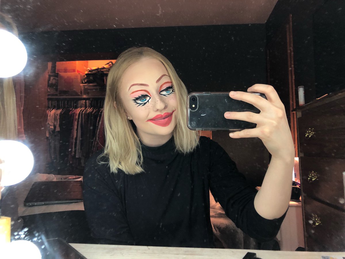 lexygrenier's tweet photo. it was a fun night // yeah i know i look fucking rediculous #bratzmakeupchallenge https://t.co/rmhO363L71