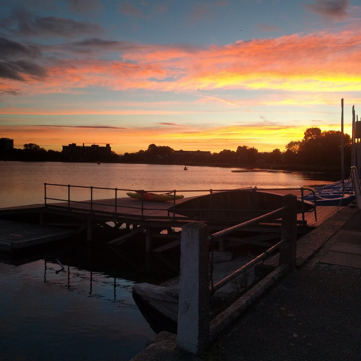 R_JFF's tweet photo. I went on @AmazonUK to order good weather to be delivered to London, but out of stock.  Even for #primemembers. Enjoy this summer sunrise instead 😊#london #weather #goodmorning #goodvibes #sunrise #blessed😇 https://t.co/PZJ3bQ2V04
