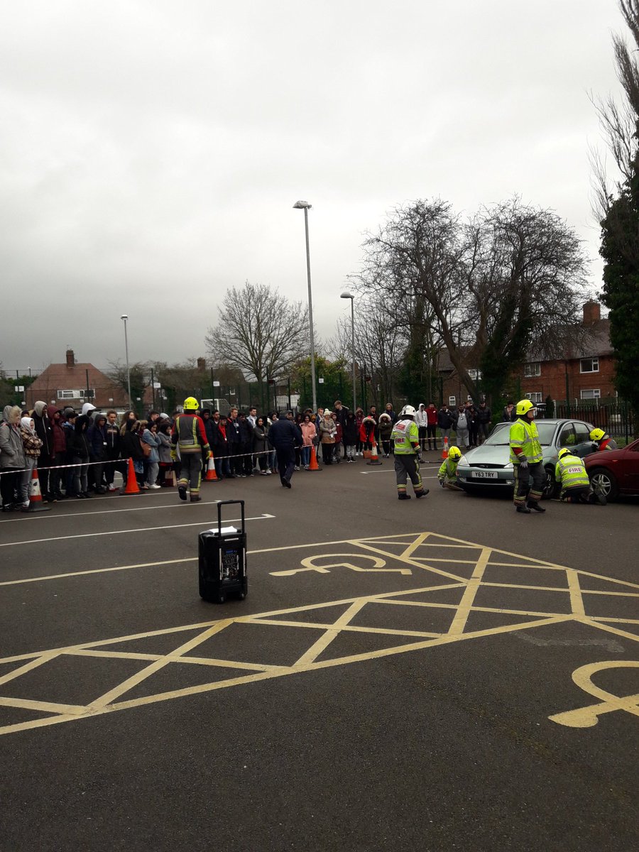 CraigCooperNFRS's tweet photo. Despite the weather, I'm here today @NottinghamAcad with @nfrs_education @jazz_hayer @CM_Oxnard providing #RoadSafety education. Thanks to #WhiteWatch from #CarltonFS & #LondonRoadFS for performing the vehicle extrication #CreatingSaferCommunities #RainyDays #RTC #Education https://t.co/aRRU3BrMKf