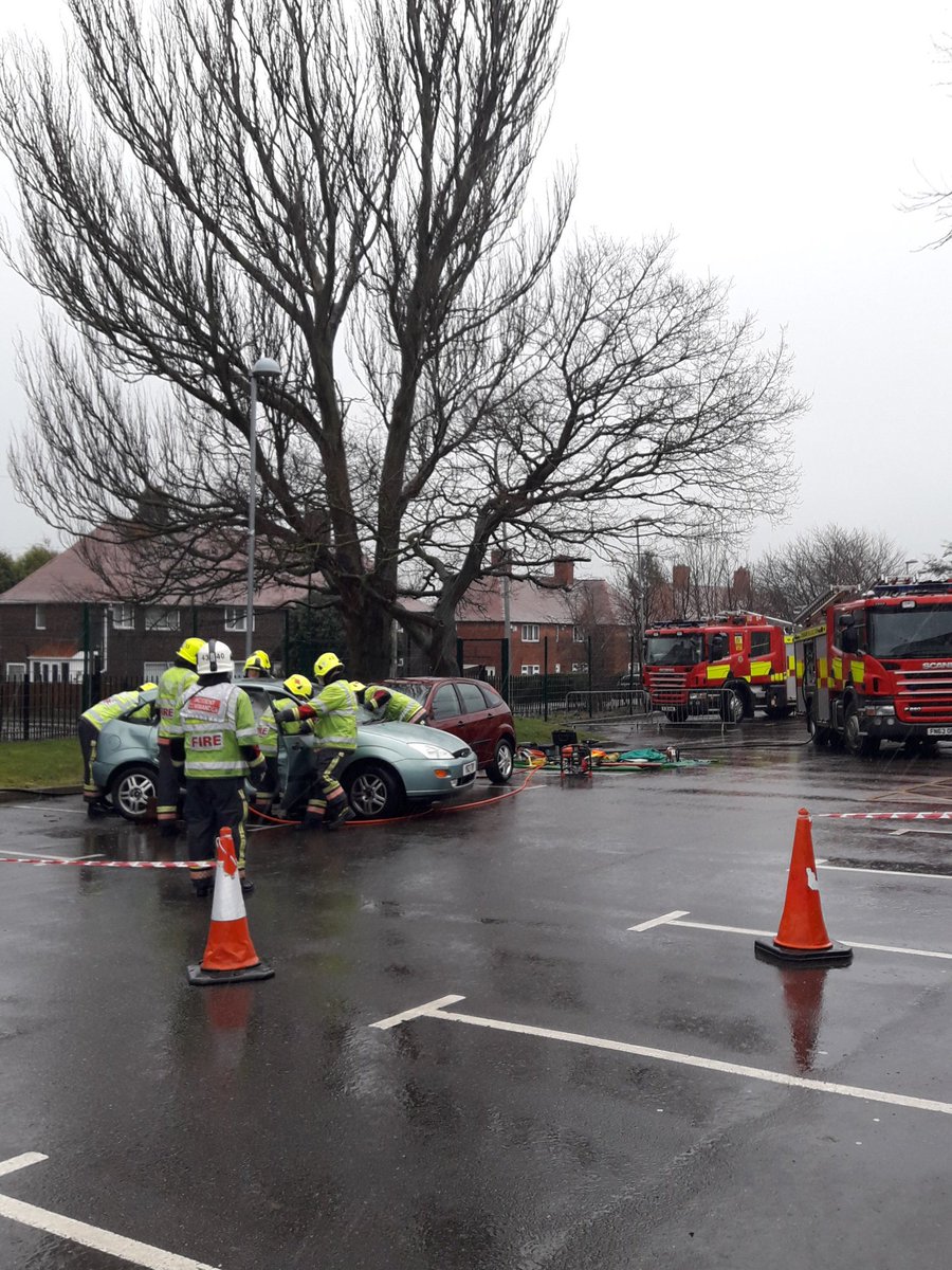 CraigCooperNFRS's tweet photo. Despite the weather, I'm here today @NottinghamAcad with @nfrs_education @jazz_hayer @CM_Oxnard providing #RoadSafety education. Thanks to #WhiteWatch from #CarltonFS & #LondonRoadFS for performing the vehicle extrication #CreatingSaferCommunities #RainyDays #RTC #Education https://t.co/aRRU3BrMKf