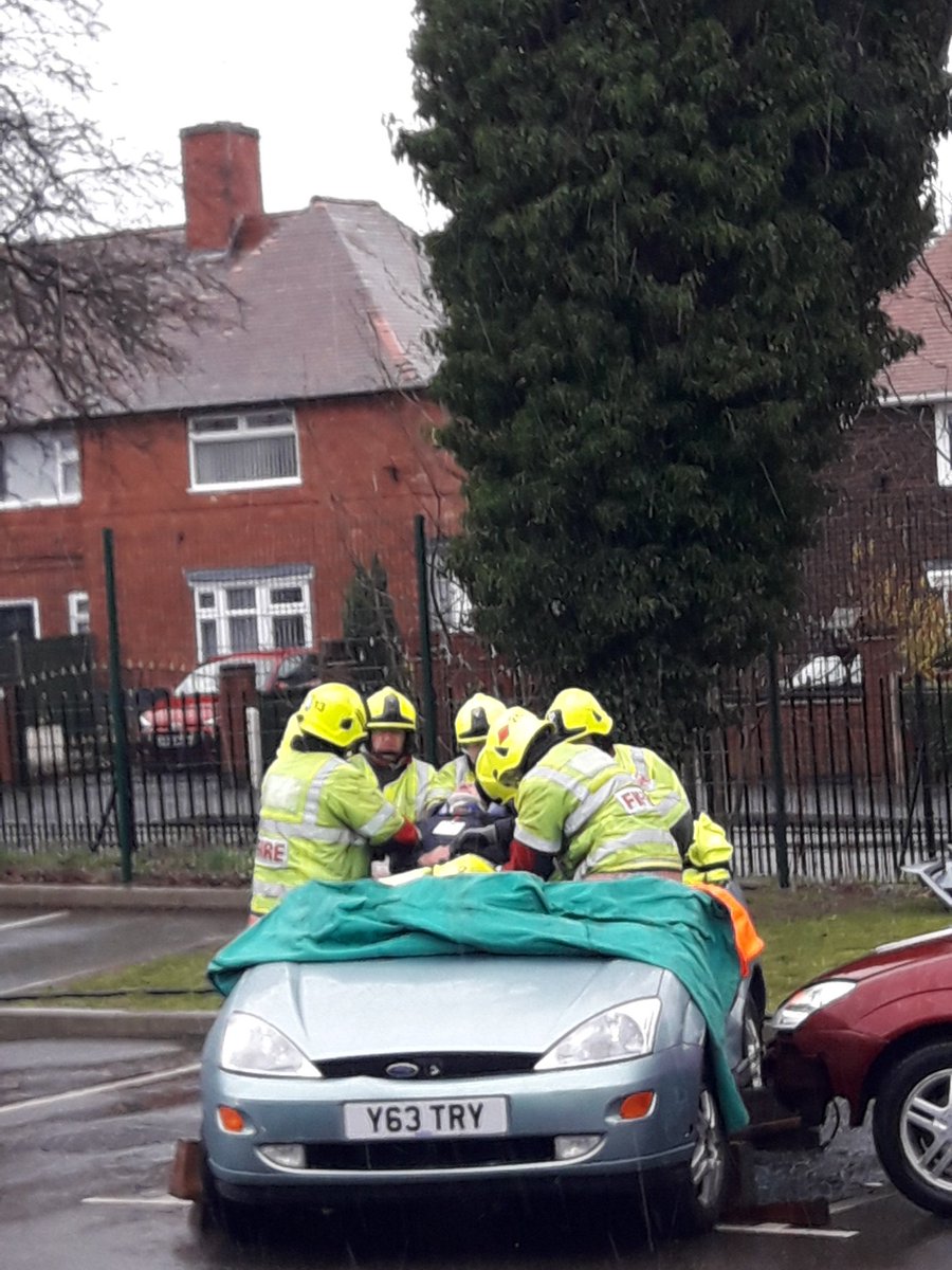 CraigCooperNFRS's tweet photo. Despite the weather, I'm here today @NottinghamAcad with @nfrs_education @jazz_hayer @CM_Oxnard providing #RoadSafety education. Thanks to #WhiteWatch from #CarltonFS & #LondonRoadFS for performing the vehicle extrication #CreatingSaferCommunities #RainyDays #RTC #Education https://t.co/aRRU3BrMKf