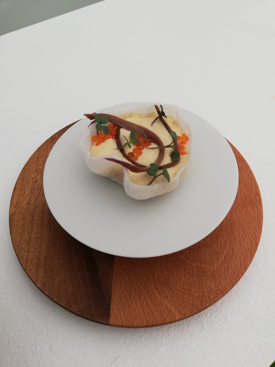 Foto degustación: Espuma de anchoas <a href="/ConservasAnaco/">Conservas ANACO EIL</a>  sobre arroz cruxiente e Requeixo As Neves y miel  ... DELICIOSO!! 🤩🤩
Onte degustamos no <a href="/FGastronomic/">Fòrum Gastronòmic</a> a #amelloranchoa a nosa!!! 😁da man do chef <a href="/FSotelino/">Fran Sotelino</a> 
🗓️Hoxe martes, 12 de marzo continuamos ⏰ 12h ás 14h
Esperámovos!