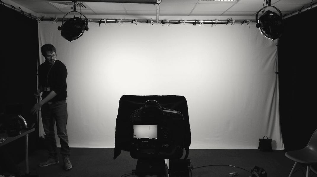"When a blank canvas stares at your, stare back at it through a lens" MB.
This week we got to work in our newly renovated studio which is now dressed to impress and ready to roll. 👗🎥
#BTS #Studio #MotionBlurr #film #PinewoodStudios #Pinewood #studio #setlife