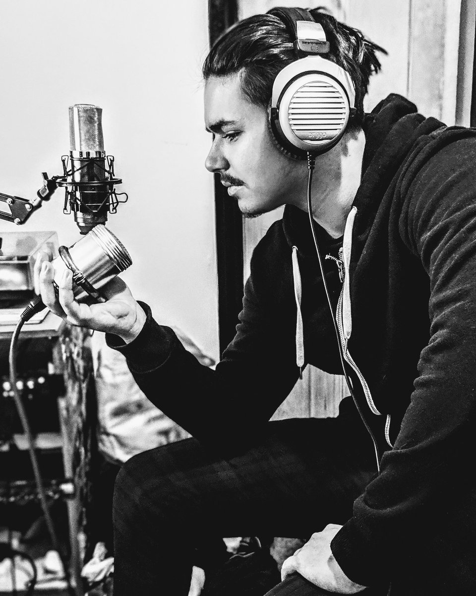 HOW THE TIMES HAVE CHANGED...
On the left is <a href="/boddy_dylan/">Dylan Boddy</a> back in 2014 recording some early demos and on the left is <a href="/boddy_dylan/">Dylan Boddy</a> recording some vocals for the new EP "Kings of summer" it's safe to say out recording methods have some what improved! 
#indieband #recording #music