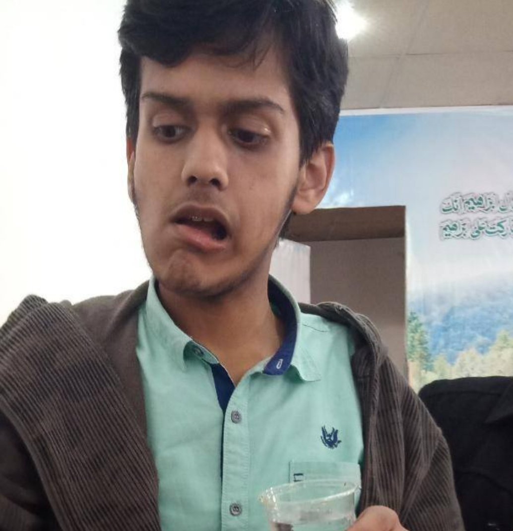sports_twist's tweet photo. Met this man and really loved his spirit. He had paralysis attack and as a result his face has become what is shown in picture. Docs said he can be cured to some extent and has a surgery/ operation this Friday so plz pray for him and retweet if possible cozz he need all prayers. https://t.co/EQJFp9Yfxa