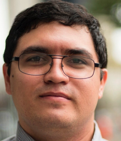 URGENT: Please, let's keep this hashtag strong around the world: #DóndeEstáLuisCarlos . Nine hours ago Venezuelan journalist Luis Carlos Díaz was reported missing by his wife. Press reports say he was arrested. Gov denies. #WhereIsLuisCarlos