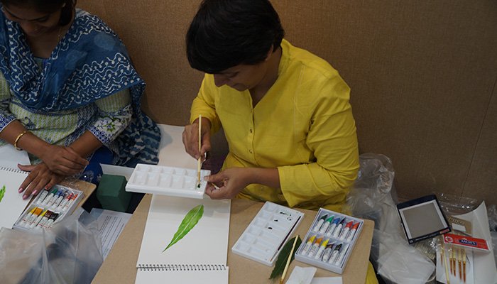 tsdamindia's tweet photo. Arts and Science Teachers take part in the #BotanicalArtWorkshop by Ms.Neera Joshi Pradhan at Bhagawan Mahaveer Auditorium, #TelanganaStateMuseum.
#HeritageTelangana #HenryNoltie #CleghornCollection #NeeraPradhan @TheBotanics @GZ_Hyd @Dakshinachitra https://t.co/hY4ssOu96K