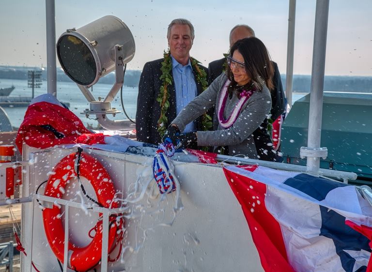VesselFinder's tweet photo. Matson Christens Second Aloha Class Vessel 'Kaimana Hila' At Philly Shipyard
https://t.co/b57pdUd6o2 #Matson #PhillyShipyard #PSI #AlohaClass #containership #KaimanaHila #NamingCeremony https://t.co/kg44IwtLc5