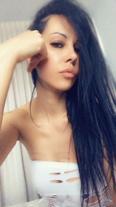 Bon r&eacute;veil! Dur ce matin ou pas? 😘 https://t.co/8QIrFjexK1<a href="/tag/goodmorning"class="tags"><span>#goodmorning</span></a>