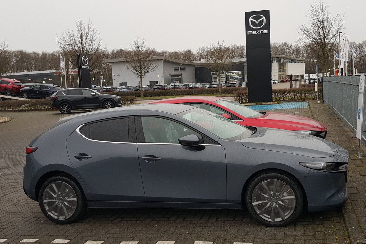 Riannebekkink's tweet photo. Dat is fijn op de zaak komen! De nieuwe #Mazda3 #nieuwmodel! Koffie staat klaar! @Freeroadmazda Molenland 3 in Zwolle https://t.co/78VvfL6p1M