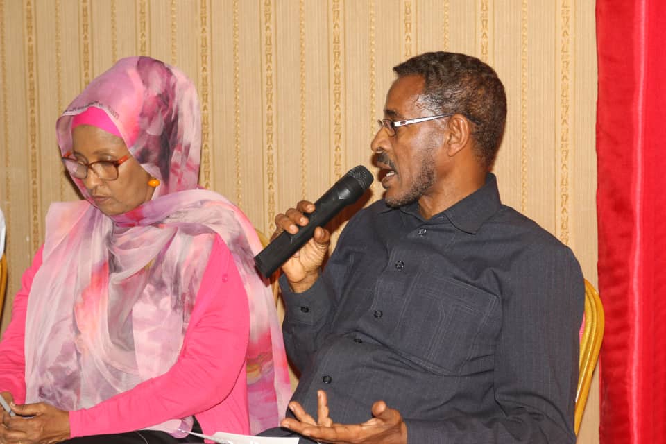 Jacfar252's tweet photo. Gudoomiyaha gudiga Doorashooyinka Qaranka Halima Ismail Ibrahim aya su'aalo ku saabsan Doorashooyinka uga jawaabeysay Dhalinyarada Aqoonyahaka ah ee Galmudug kuna sugan Dhuusamareeb waxayna Rajo  ka muujisay in 2021 ay doorasho qof &amp; coda ah dhecayso 
#Dhuusamareeb 
#HIRRADFORUM. https://t.co/cdlzS0yMLN