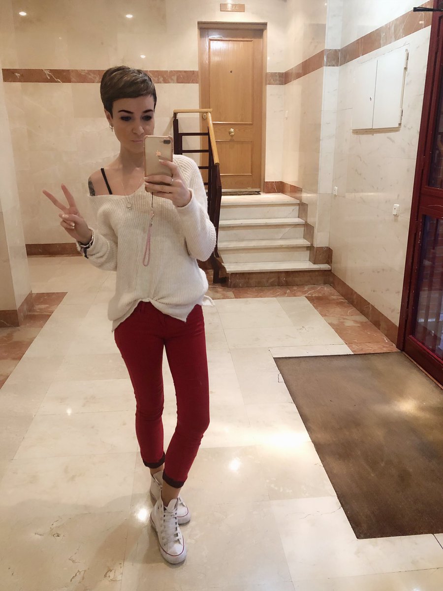 El rojo nunca pasa de moda...♥️
Feliz martes 💕♥️💕#love #instagram #instagramers #blogueras #bloguerasespañolas #bloguer #bloguerasdemoda #outfits #outfitsideas #outfittoday #influencer #influencerstyle