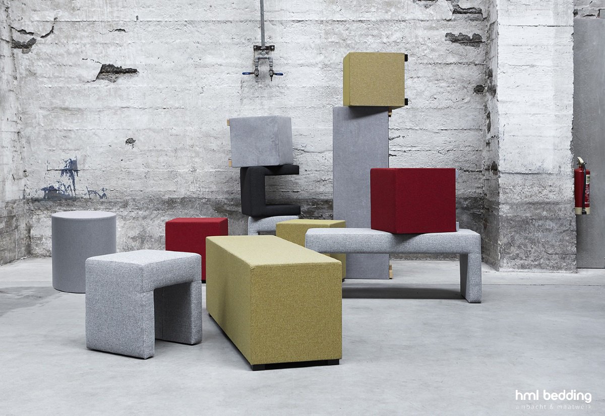 Ook voor een mooie voetenbank of #hocker, in een stof naar keuze, kun je bij ons terecht. Het zijn multifunctionele items die je niet alleen kunt gebruiken als nachtkastje of bijzettafeltje, maar ook bijvoorbeeld als krukje of bankje. 
#hmlbedding ambacht&amp;maatwerk