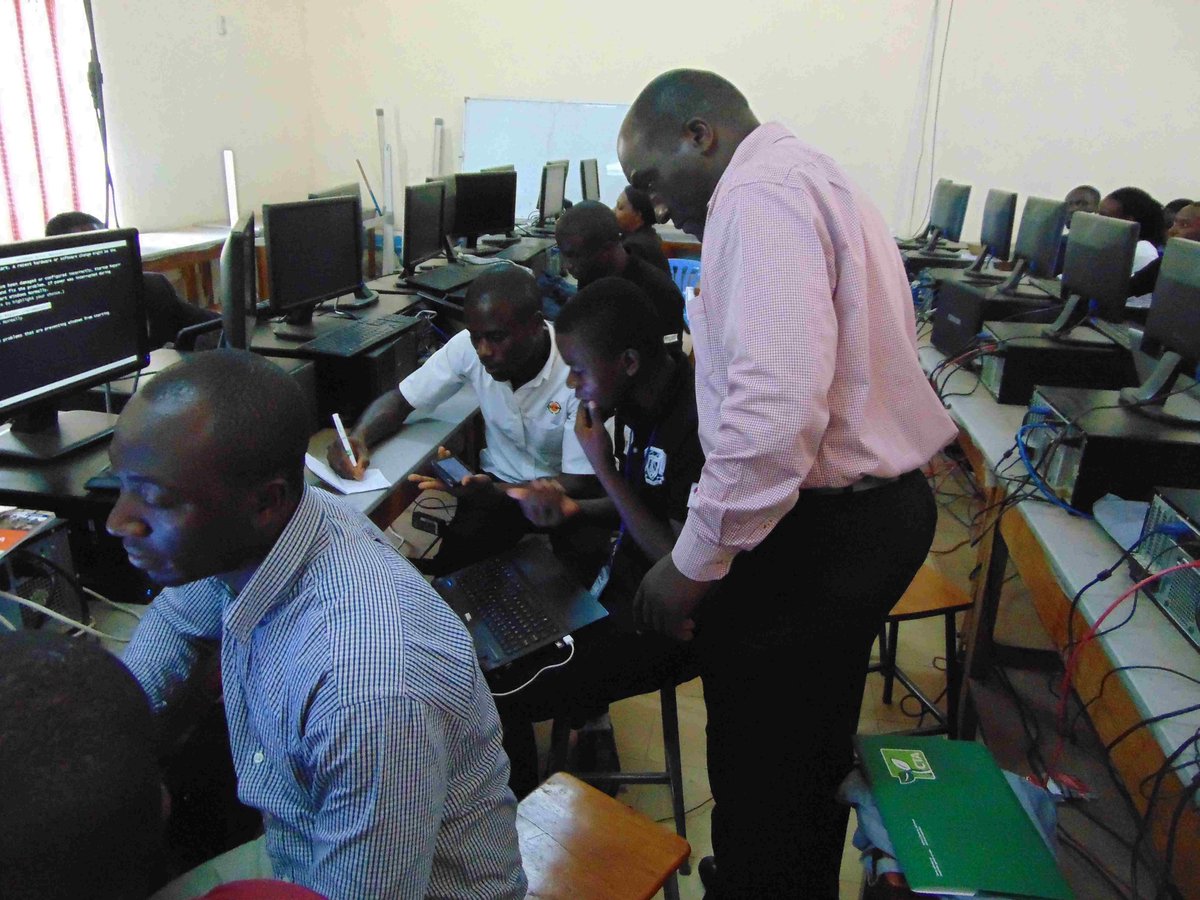 kasomaPaul1's tweet photo. The C.E.O of @youthsintechug Mr. @rob_kib sharing his expertise on Web2.0 for development @bsu_incubator with support from @CTAflash @web2fordev @godanSec @Web2ICM @NetSquared @Net2uganda @Mastercard @ruforumsec 
#BSUniversity #web2icm #web2Training #web2Community #bsu_incubator https://t.co/pqbFk4Ksn4