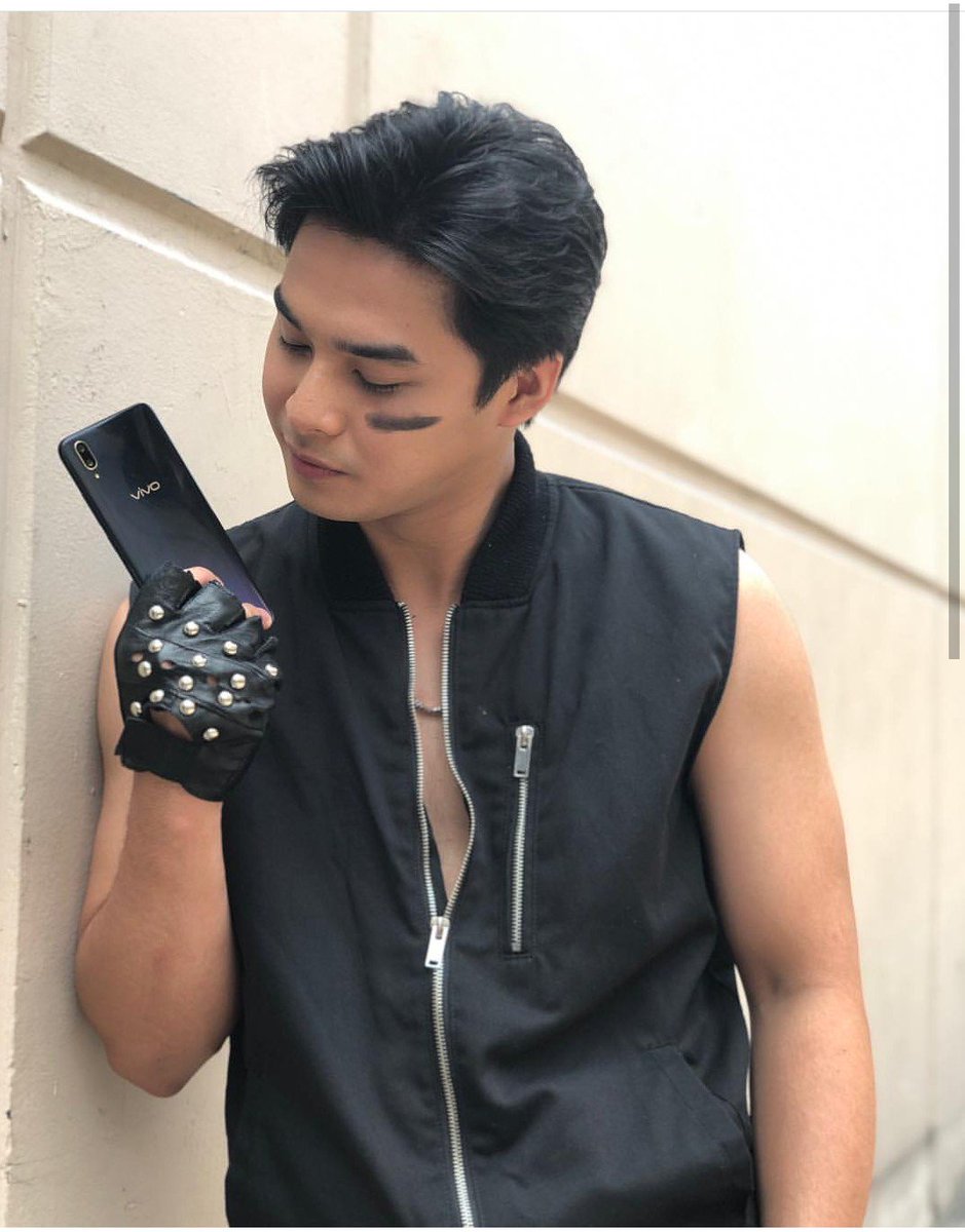 ryrynathaniel07's tweet photo. Ang Hot mo naman po hahaha @hashtag_mccoydl 🔥🔥🔥 
#HASHTAGSBackOnSTage https://t.co/VGB8xbBzRD