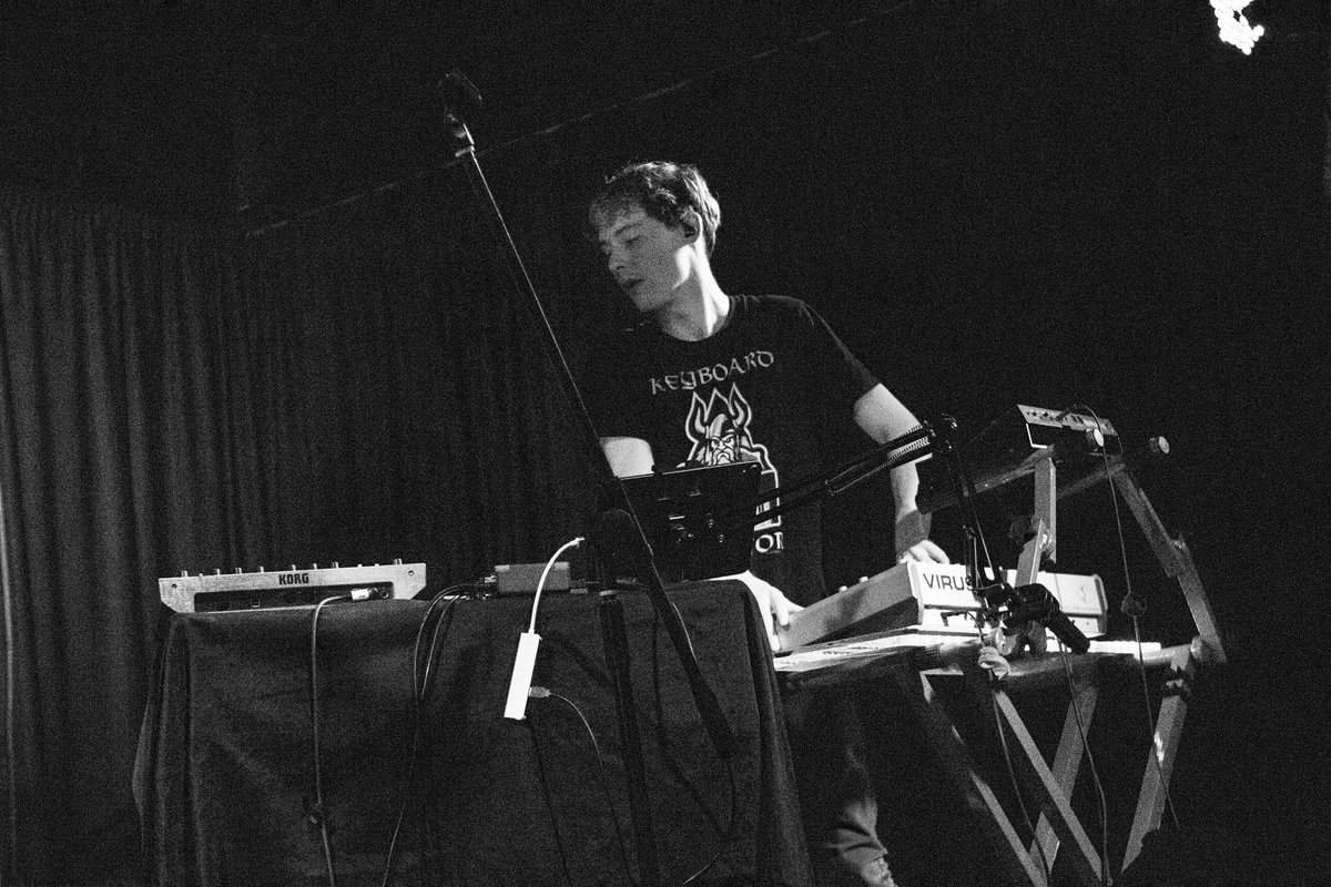 Robin_The_Fox's tweet photo. Dropping the bass live last Friday! 🔥🤘
.
.
Photo: @selena.ferro_ph 📸                          
.
.
.
.
.
.
.
.
#music #musician #analogue #analoguevibes #distortion #synth #synthesizer #keys #gig #electronic #dnb #virusti #electronicmusic #industrial #rave #korg #roland https://t.co/UB8PLCS7dL