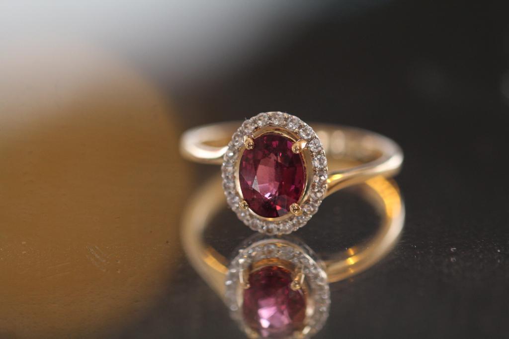 _Georock's tweet photo. Roses⚘are red, violets are blue, get her this ring💍and make her yours😍 https://t.co/tCLeTVdWpq