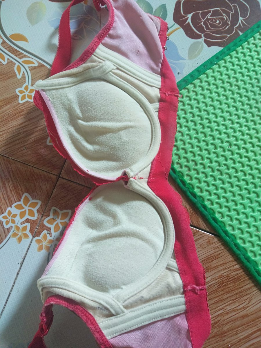 Rejeki bener gara2 banjir bantuin nguras rumah saudara nya temen, yg punya rumah gak perduliin pakaian nya comot dech.