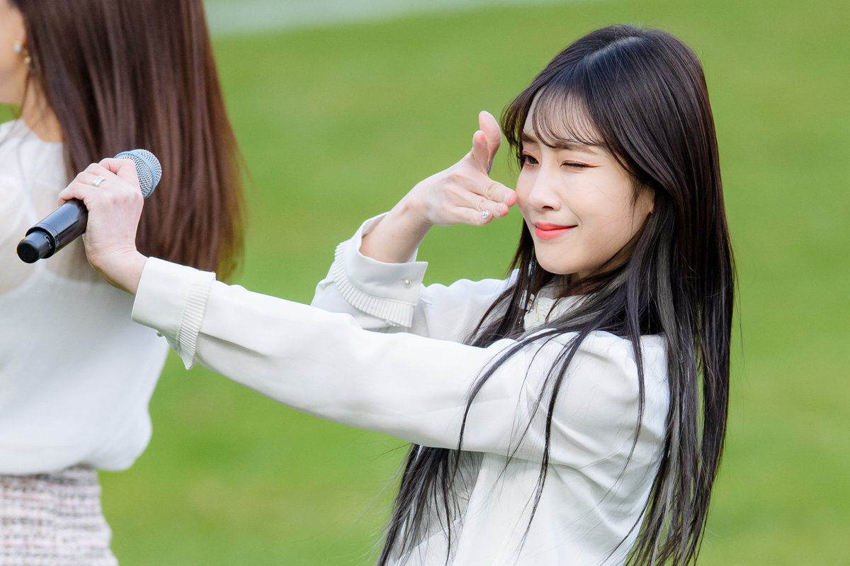 gallrof-Lovelyz tweet media