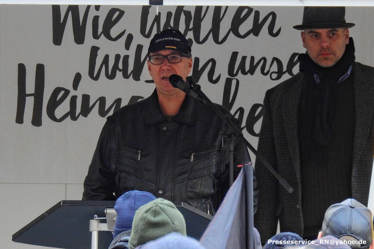 PresseserviceRN's tweet photo. (2/2) Bei #TP2502 zogen 80 Personen, vor allem NPD/JN und Freie Kräfte, durch #Templin. AfD Stadtrat Aribert Christ ist auf einem Foto zu erkennen. Zuvor rief er in #Eberswalde #EW0902 zur Teilnahme auf.
Auch die NPD Uckermark mobilisierte für die "überparteiliche" Demo in TP. https://t.co/y5uaAIeuzn