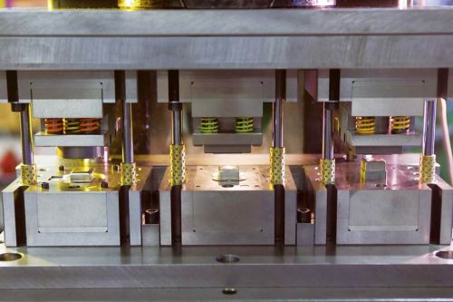Entrepairs vous propose un éclairage sur des compétences en Emboutissage sur presses verticales. Cette équipe dynamique sera là pour vous accompagner pour la production de vos pièces dans toute la France. Info capacités et contact, gratuitement ici: lnkd.in/gDE98wa