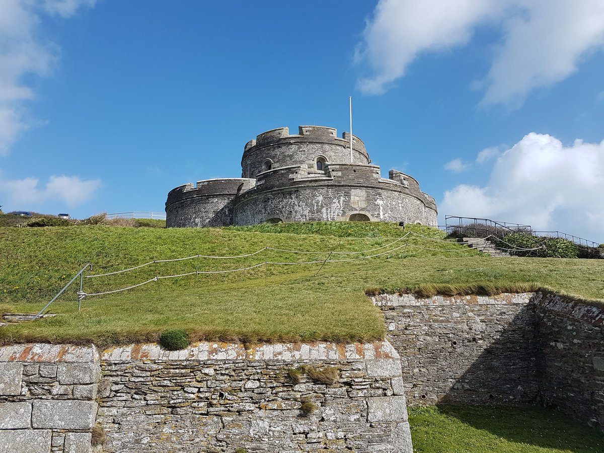 Let_sTravel's tweet photo. Built by Henry 8.Castle was formed part of The device fort also know as Henrician castles.@Let_sTravel @greatcastles @EnglishHeritage @StMawesCastle #stmawescastle #Cornwall @CornwallCouncil #stmawes @stmawes https://t.co/VK4n7rPphK