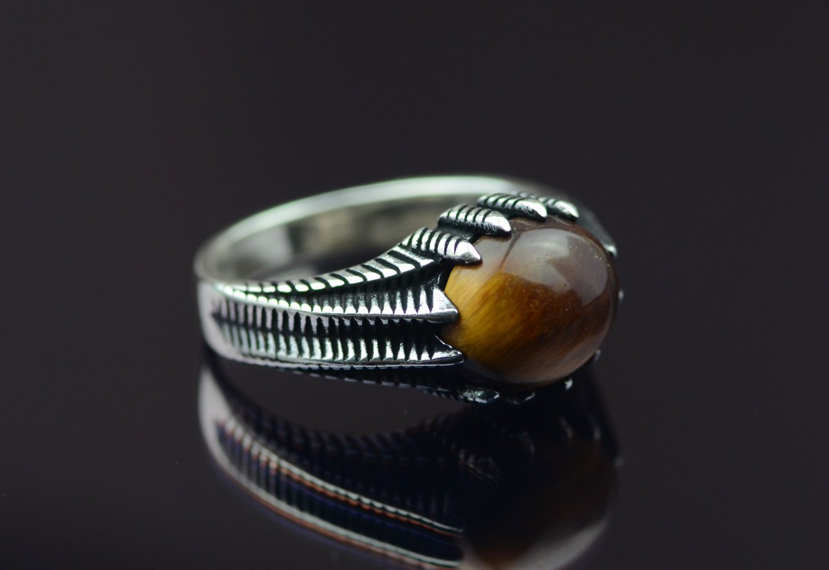 craft_native's tweet image. Mens Vintage Tiger Eye Aqeeq Ring Agate Sterling Silver 925 Ring
The ring showcases an elegant design with unique Beautiful Brown Tiger Eye Agate stone. #gemstones #Tigereye #vintage #menswear #Timeless #sterlingsilver #ring #artisan #carnelian #craftnative #gift #stone #gemring