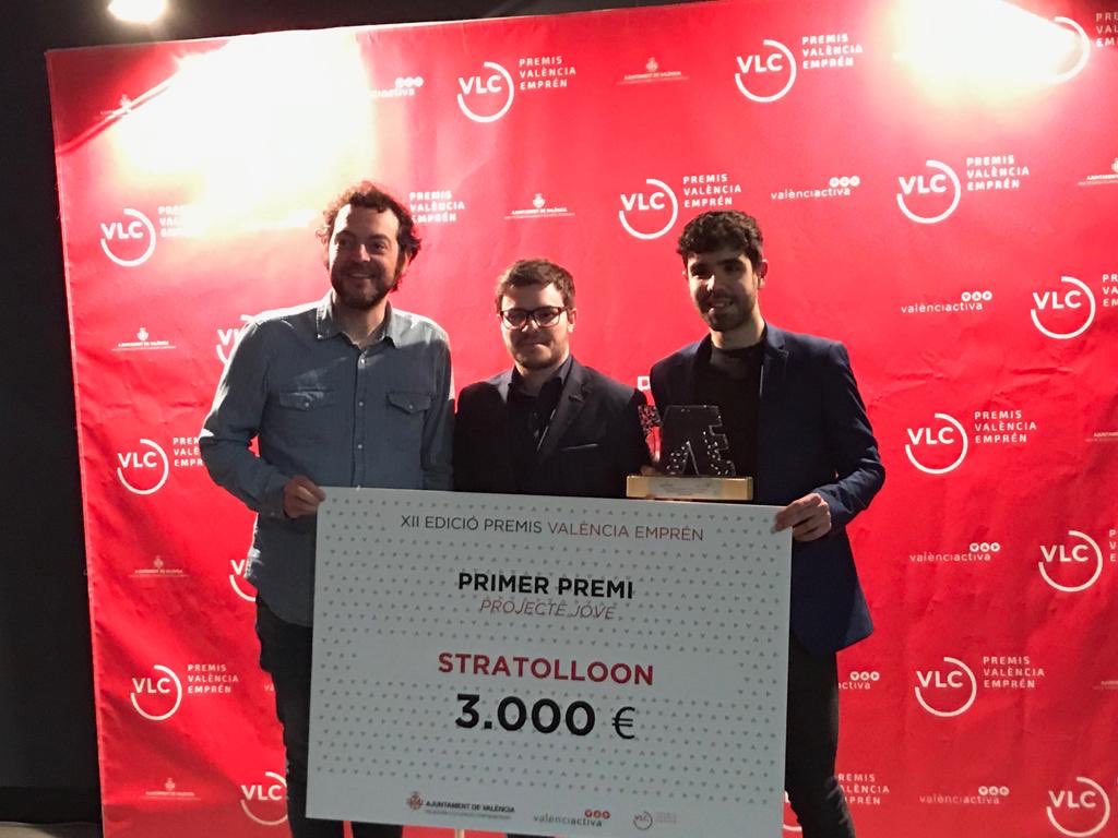 stratolloon's tweet photo. Ayer @stratolloon fue reconocido en los premios “València Emprén” como el mejor proyecto joven! Este premio es otorgado por @valenciactiva_ y @AjuntamentVLC al mejor proyecto empresarial liderado por jóvenes de la ciudad de #Valencia. #LandDifferent https://t.co/G5GzlfJ8Ar