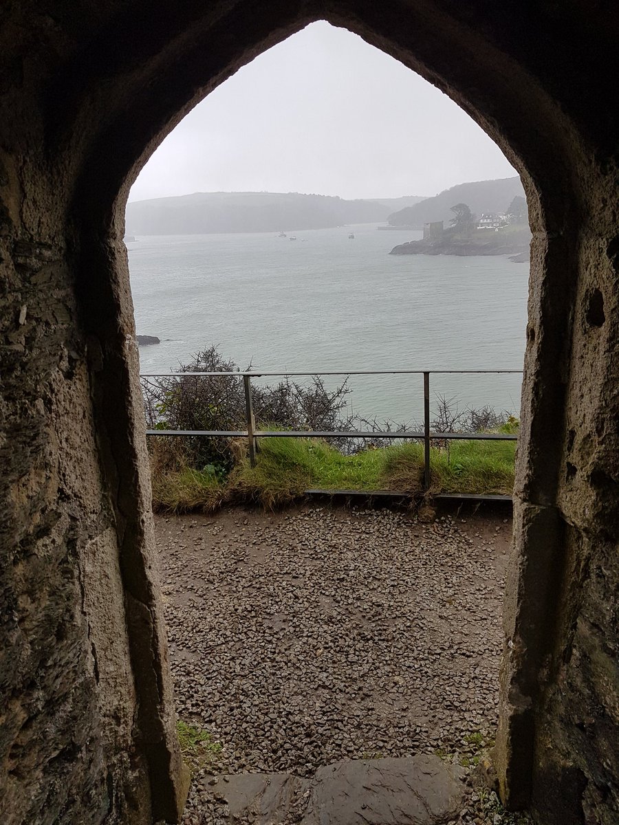 Let_sTravel's tweet photo. St Catherines castle.Built between  1538 and 1540 by Henry 8. @Let_sTravel @greatcastles @EnglishHeritage @FoweyHarbour #stcatherinescastle #castleinengland @CornwallCouncil  @CornwallLifeMag #Cornwall https://t.co/DNZrVQywYb