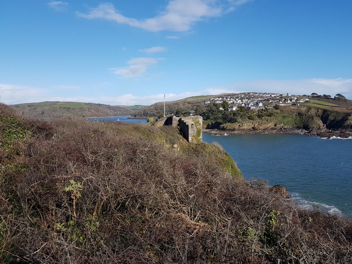 Let_sTravel's tweet photo. St Catherines castle.Built between  1538 and 1540 by Henry 8. @Let_sTravel @greatcastles @EnglishHeritage @FoweyHarbour #stcatherinescastle #castleinengland @CornwallCouncil  @CornwallLifeMag #Cornwall https://t.co/DNZrVQywYb