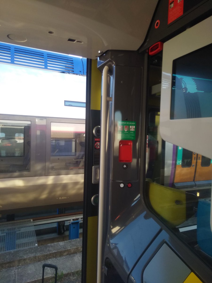 phil_conduc's tweet image. Les #coradia liner de Region @Occitanie 
Ont de la gueule ,mais deux questions me turlupine
1 Si ils sont là pour assurer la charge Intercités ce n' est pas un peu court 4 caisses ? 
2 ou sont les dispositifs de correspondance je ne les ai pas trouvé ? Intercités #EAS ?????#SNCF