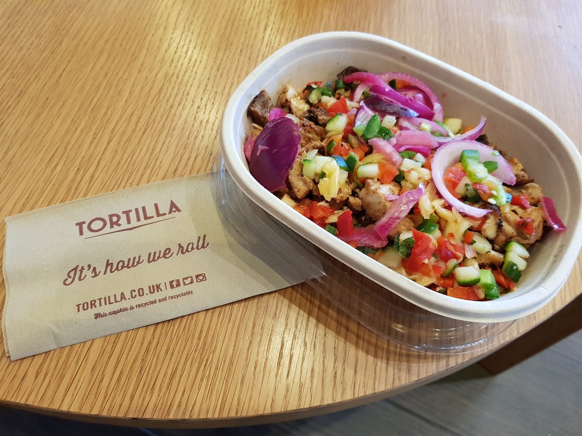 gemma_bateman's tweet photo. Had a naked buritto yesterday from @tortillauk and it was was beautiful. The new pineapple salsa is lovely!! Love that there is #loadstoeat with @SlimmingWorld and that it is #healthyfastfood ! https://t.co/0ddcpskeHB