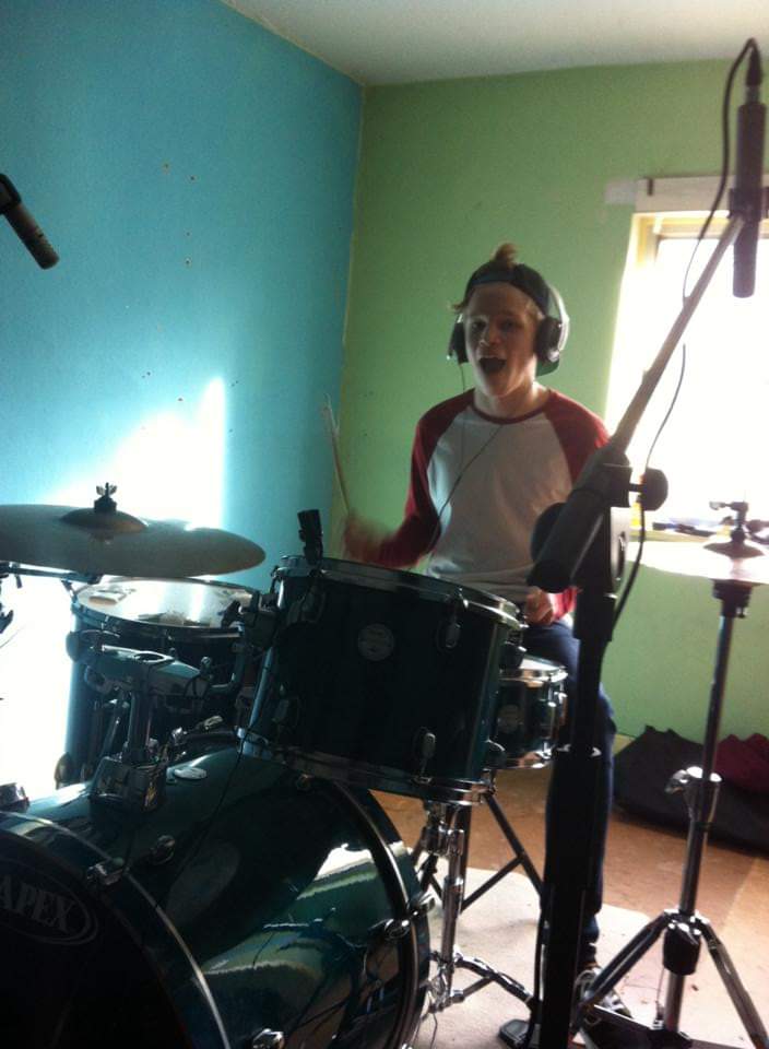 <a href="/thepurpleshades/">The Purple Shades</a> Also found this one of @samhennerley recording drums for these demos back in 2014